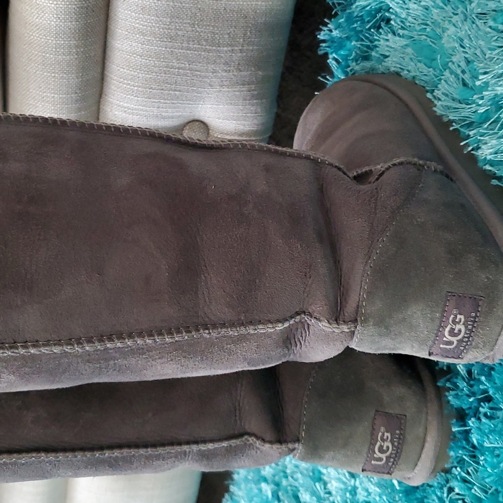 UGG Boots - Picture 4 of 7